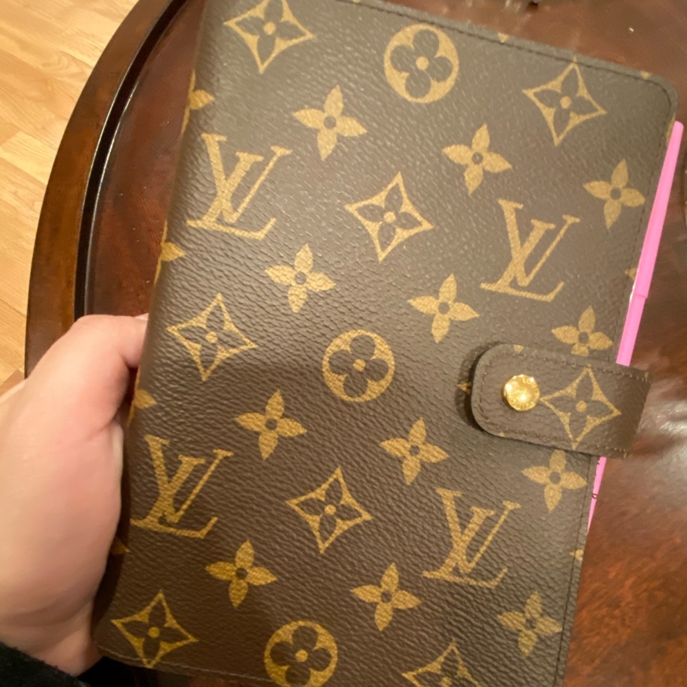 **SOLD** Authentic Louis Vuitton Agenda MM